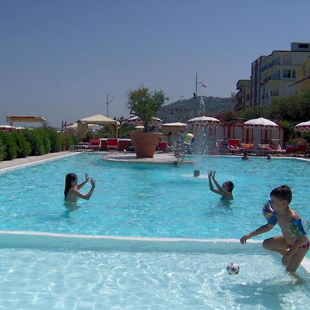 Hotel Nord Est กาบิชเชมาเร ภายนอก รูปภาพ